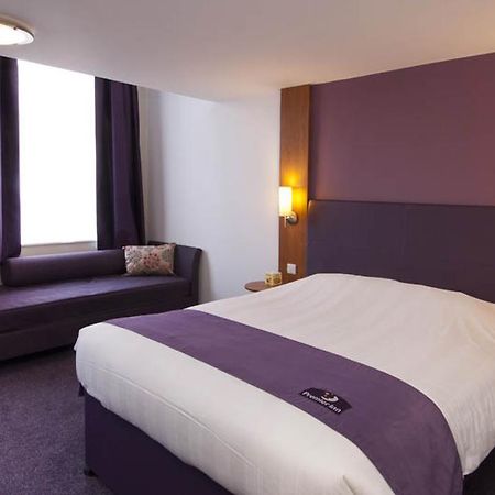 Premier Inn Bournemouth East ภายนอก รูปภาพ