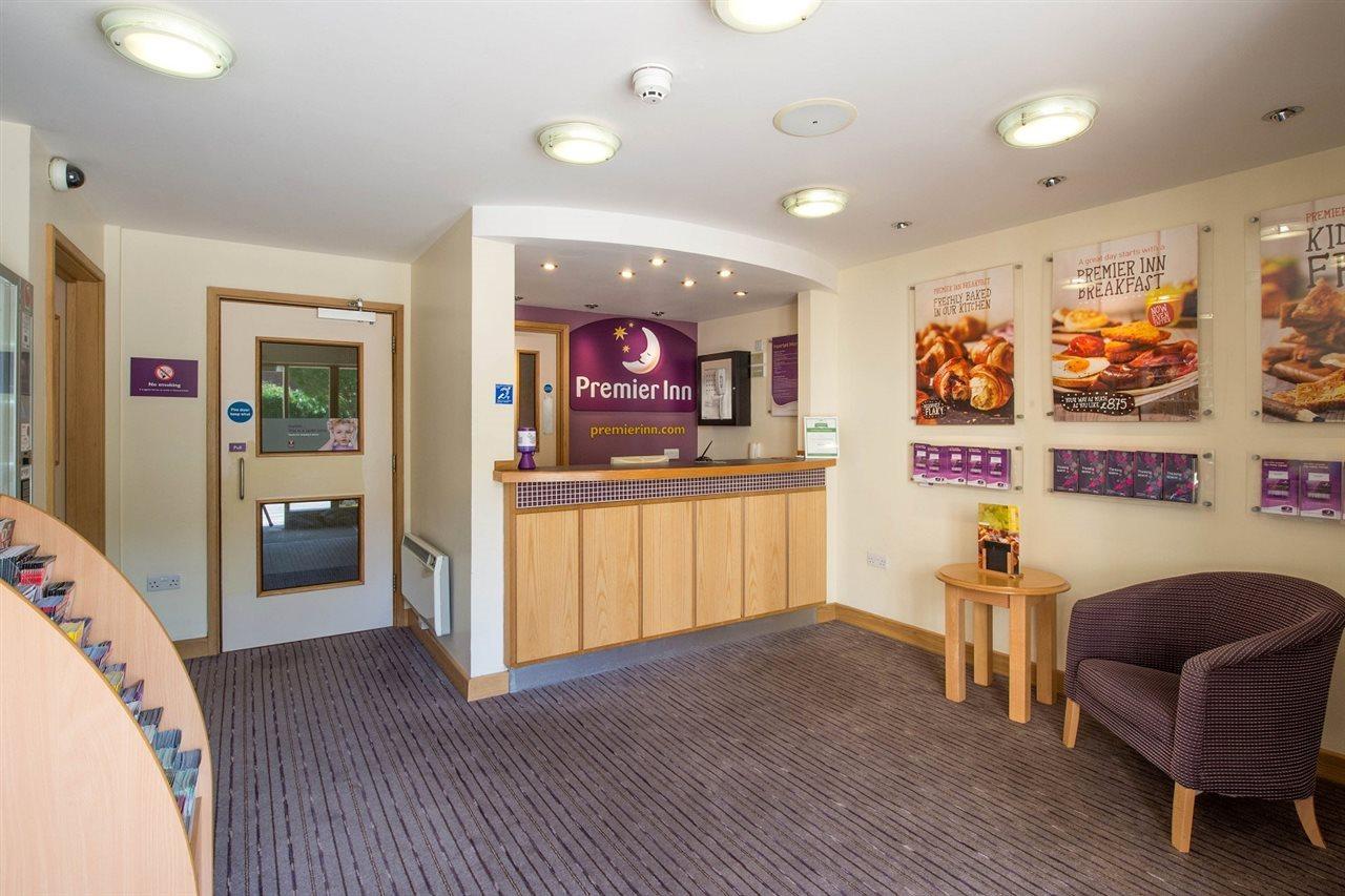 Premier Inn Bournemouth East ภายนอก รูปภาพ