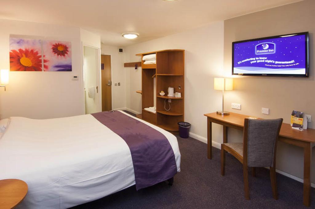 Premier Inn Bournemouth East ภายนอก รูปภาพ