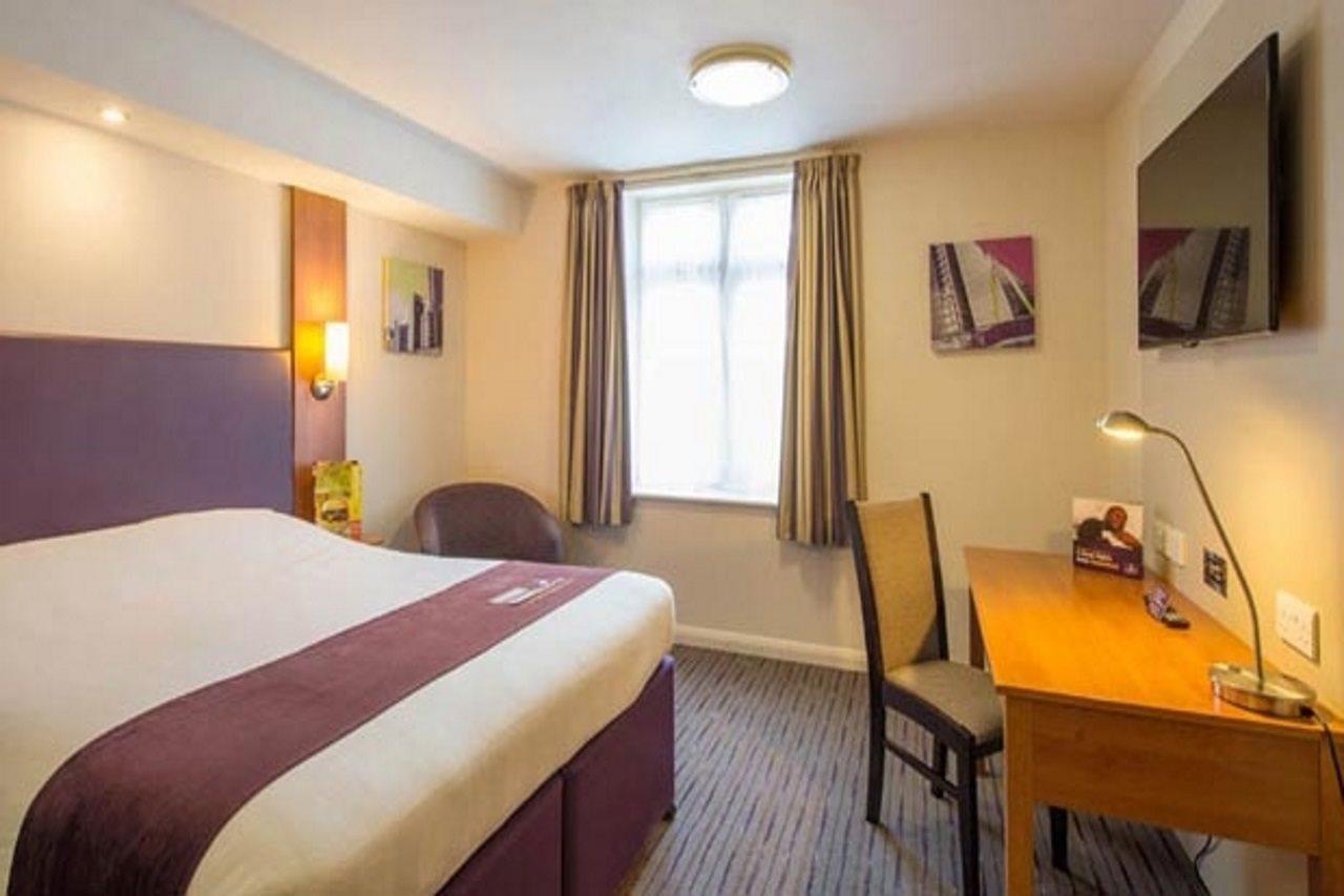 Premier Inn Bournemouth East ภายนอก รูปภาพ